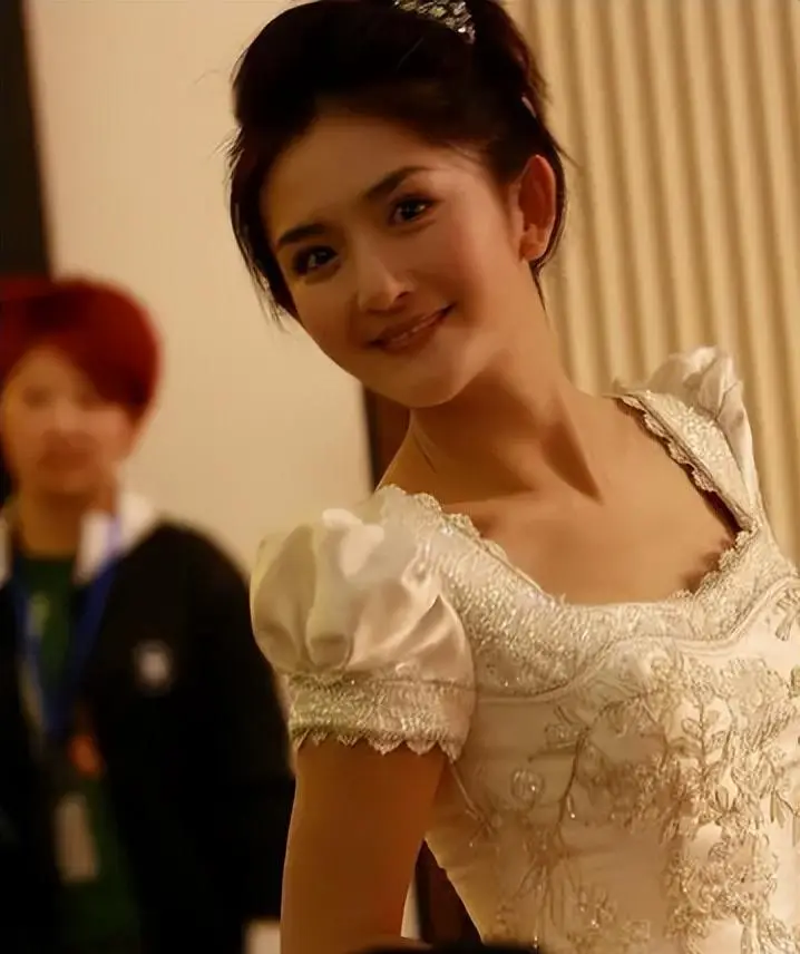 生化危机5游戏解说_生化危机游戏视频美女解说_解说生化危机游戏视频