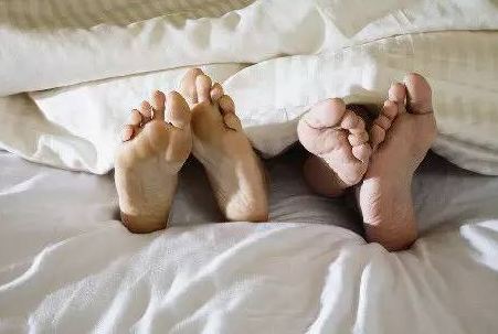 未婚同居女方告男方成立吗-未婚同居告男方，法律角度解读