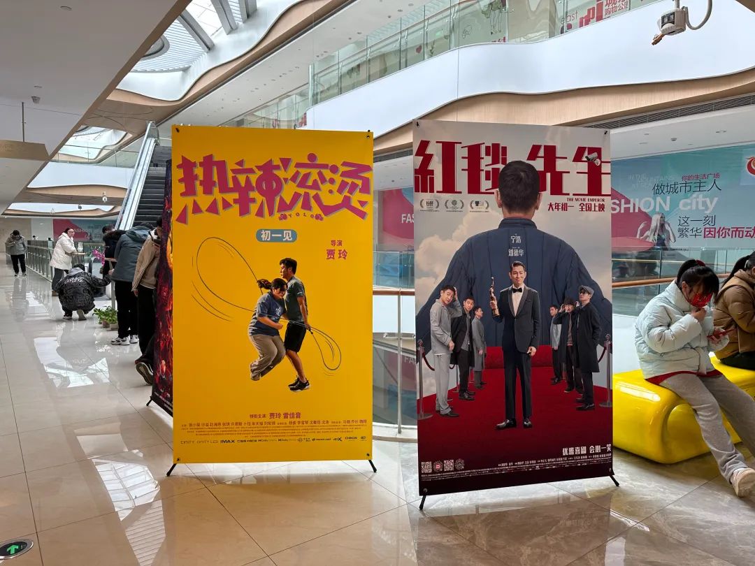 杂技演员走钢丝根杆图_钢丝绳杂技_铁杆钢丝是什么意思