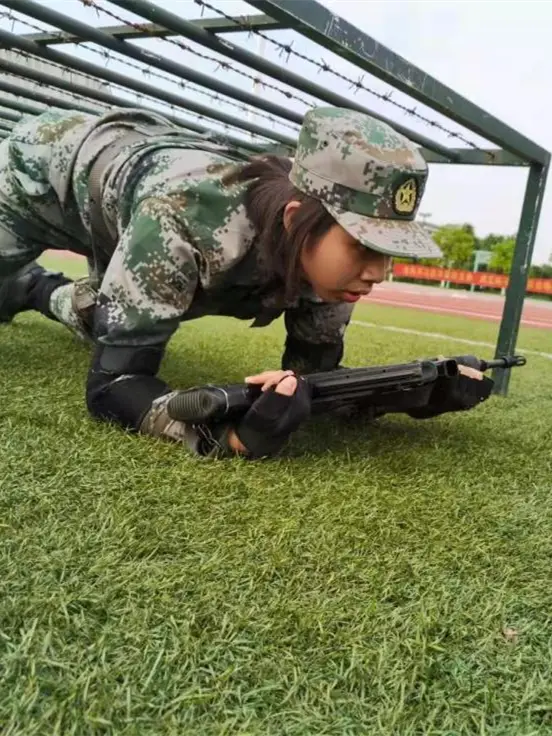 虫子战斗视频_我想看虫子大战_女战士被虫子杀了视频