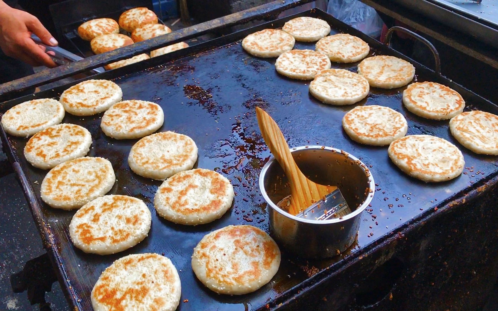 郑州摆摊卖烧饼夹菜_郑州哪里的烧饼夹菜好吃_夹烧饼郑州摆摊菜卖赚钱吗