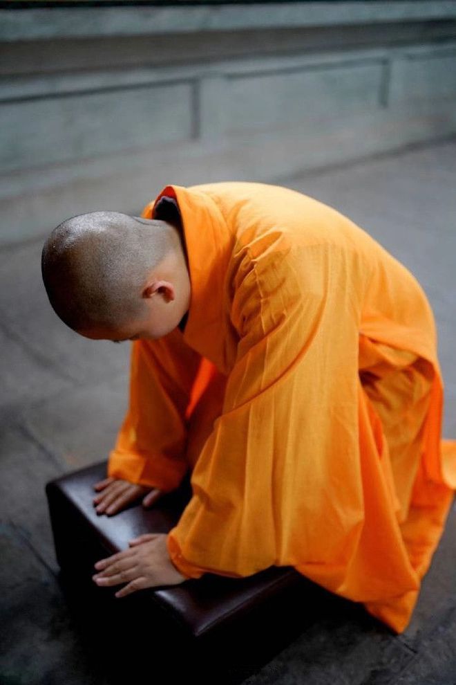 佛怎么拜手势_拜佛的手势视频_佛教怎么拜手势